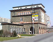 Ikarus nannte man dieses einstige Flughafen-Gebäude in Chemnitz, 1926 eingeweiht, heute unter anderem Aldi-Laden