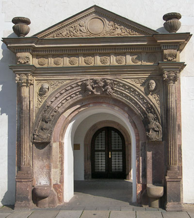Das Lucreziator am Rathaus von Chemnitz gehörte ursprünglich zum Hotel Römischer Kaiser