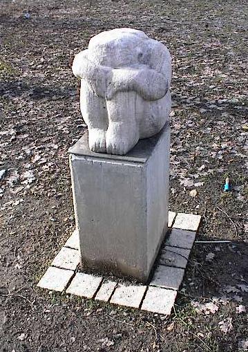 Neeberger Torso von Wieland Foerster am Stadthallenpark, Chemnitz