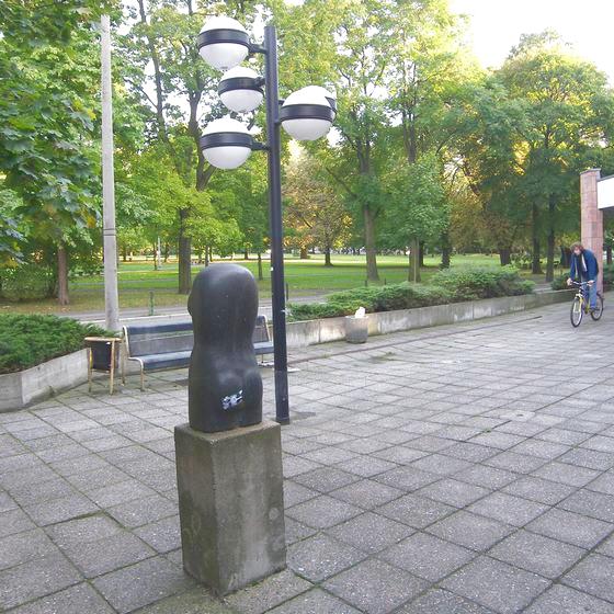 Torso XXVII, Karl Rätsch, Kersamit-Findling 1987 am Brühl in Chemnitz