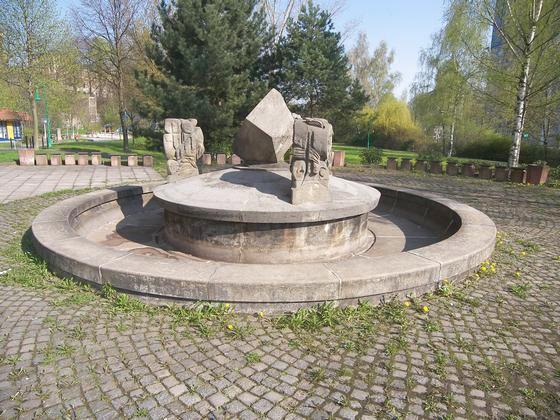 Marktbrunnen von Claus-Lutz Gädicke im Chemnitzer Falkepark