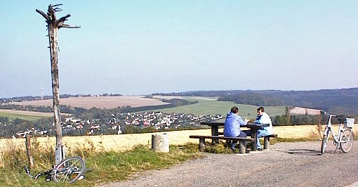 Unten im Längstal liegt Erfenschlag